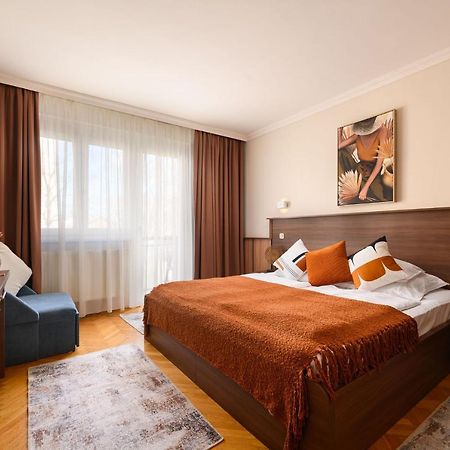 Szilfa Etterem Mariann Apartman Hajduszoboszlo Exterior photo