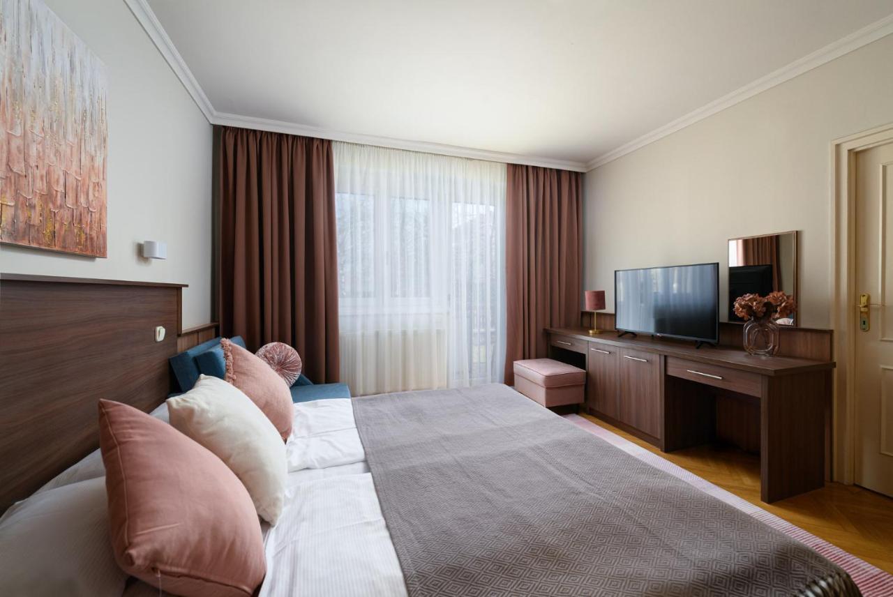 Szilfa Etterem Mariann Apartman Hajduszoboszlo Exterior photo
