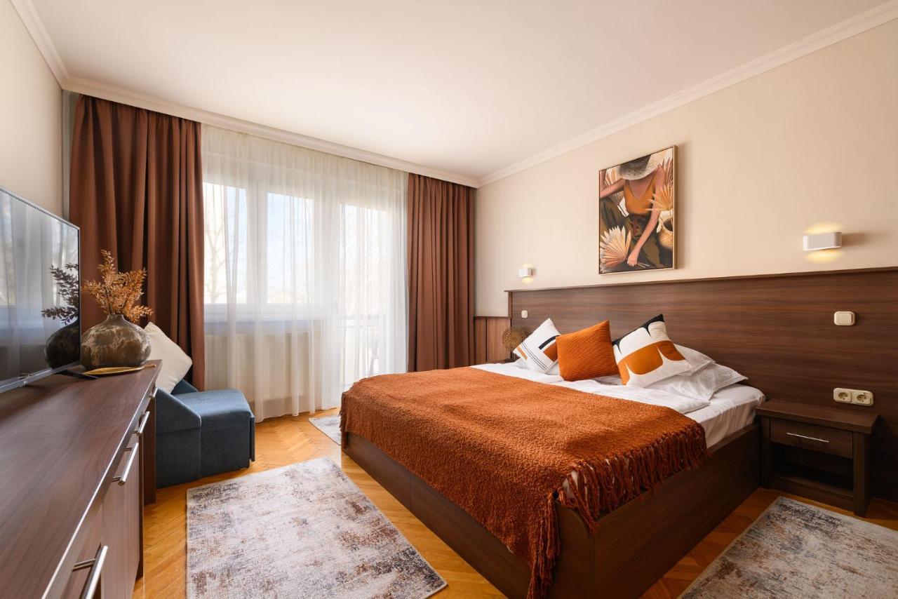 Szilfa Etterem Mariann Apartman Hajduszoboszlo Exterior photo