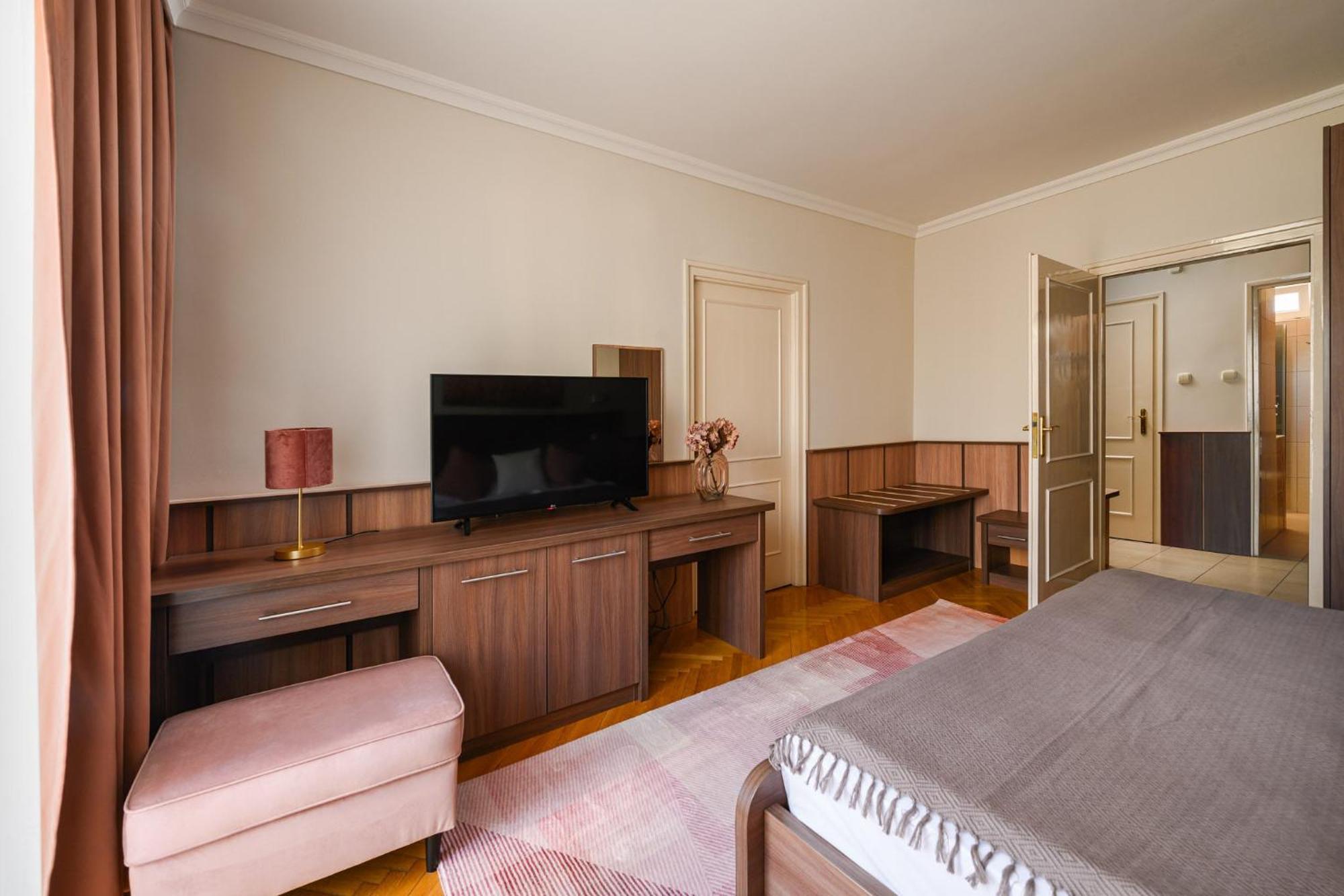 Szilfa Etterem Mariann Apartman Hajduszoboszlo Exterior photo