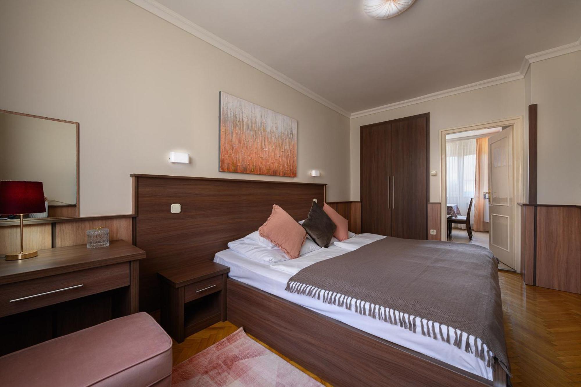 Szilfa Etterem Mariann Apartman Hajduszoboszlo Exterior photo