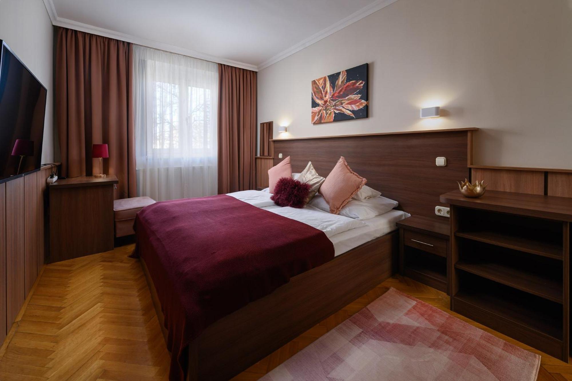 Szilfa Etterem Mariann Apartman Hajduszoboszlo Exterior photo