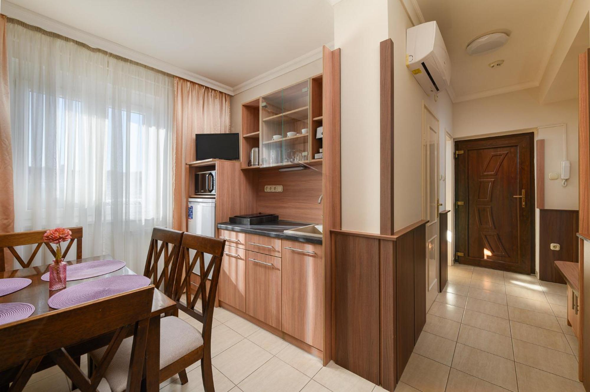 Szilfa Etterem Mariann Apartman Hajduszoboszlo Exterior photo