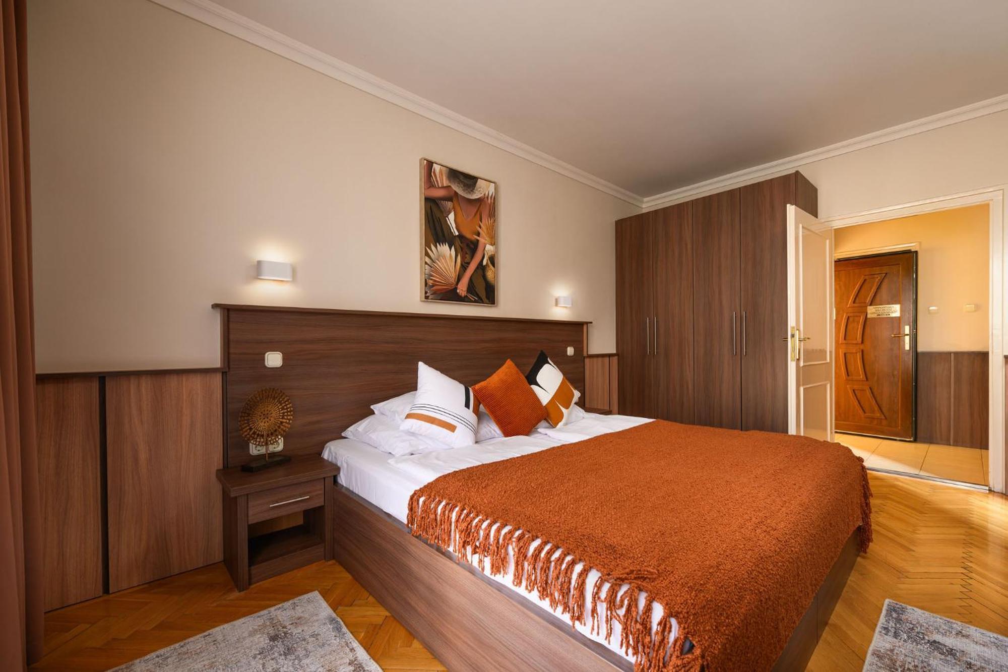 Szilfa Etterem Mariann Apartman Hajduszoboszlo Exterior photo