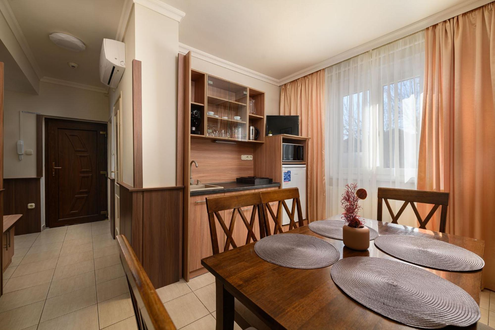 Szilfa Etterem Mariann Apartman Hajduszoboszlo Exterior photo