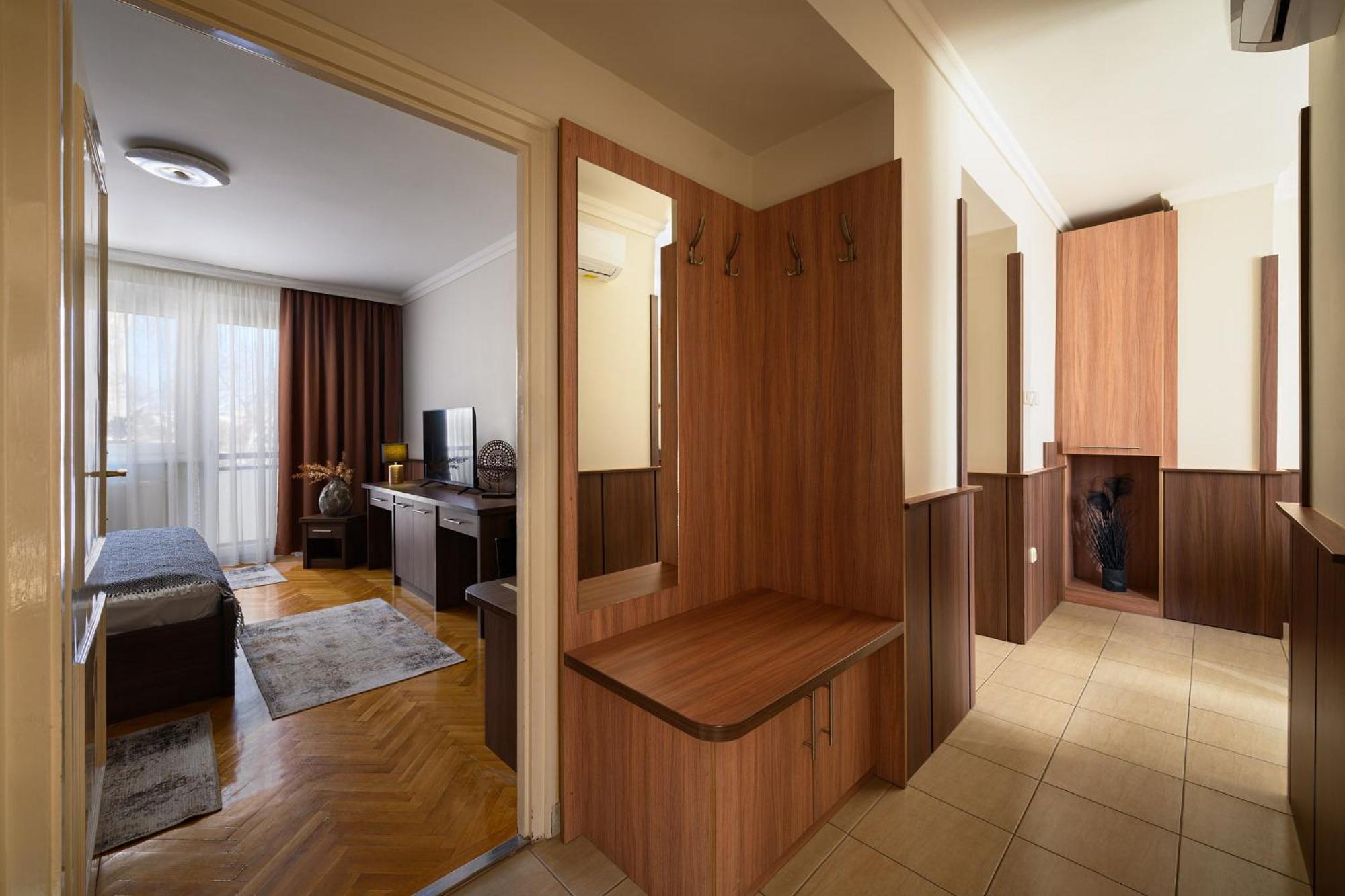 Szilfa Etterem Mariann Apartman Hajduszoboszlo Exterior photo