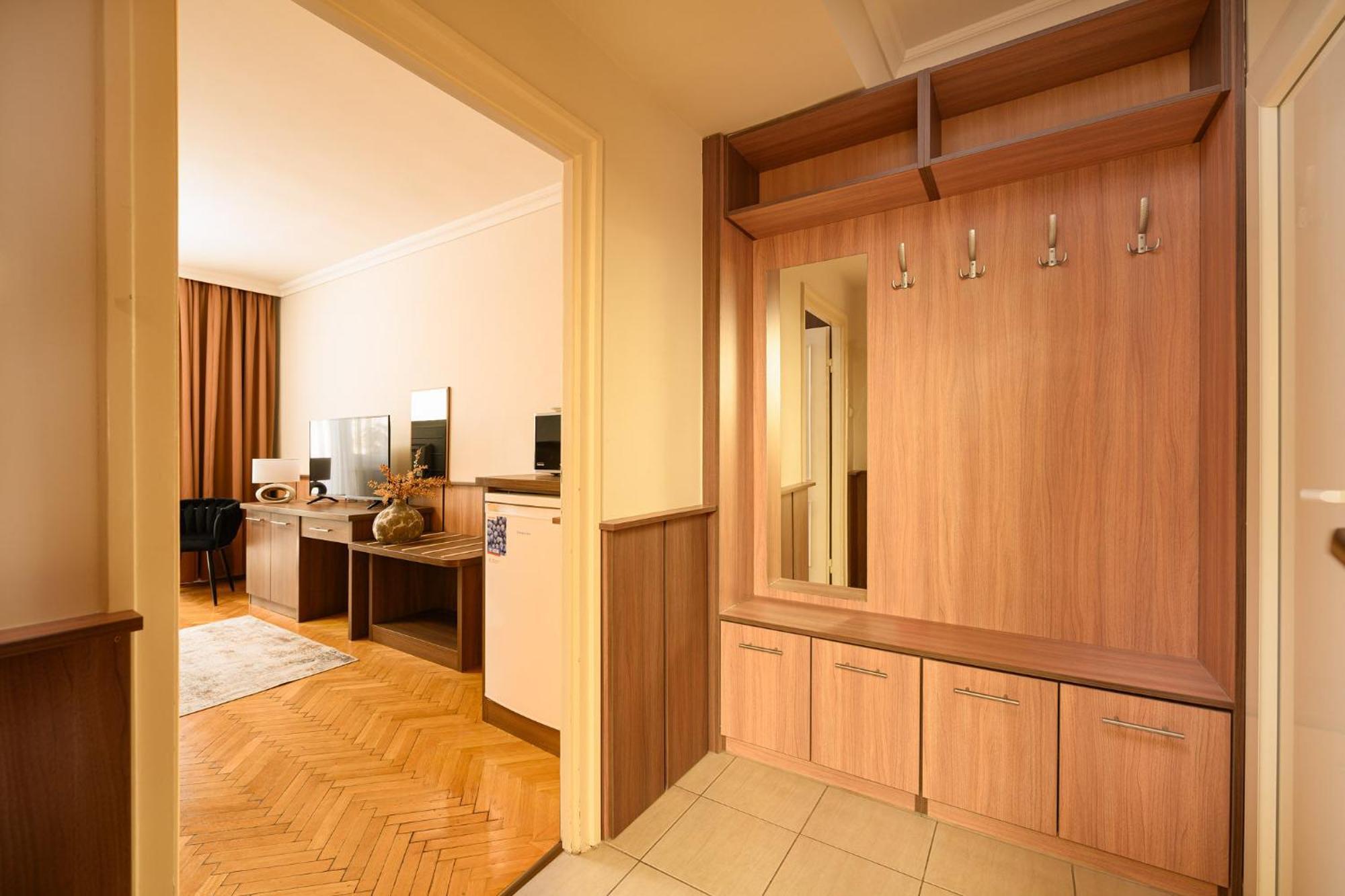 Szilfa Etterem Mariann Apartman Hajduszoboszlo Exterior photo