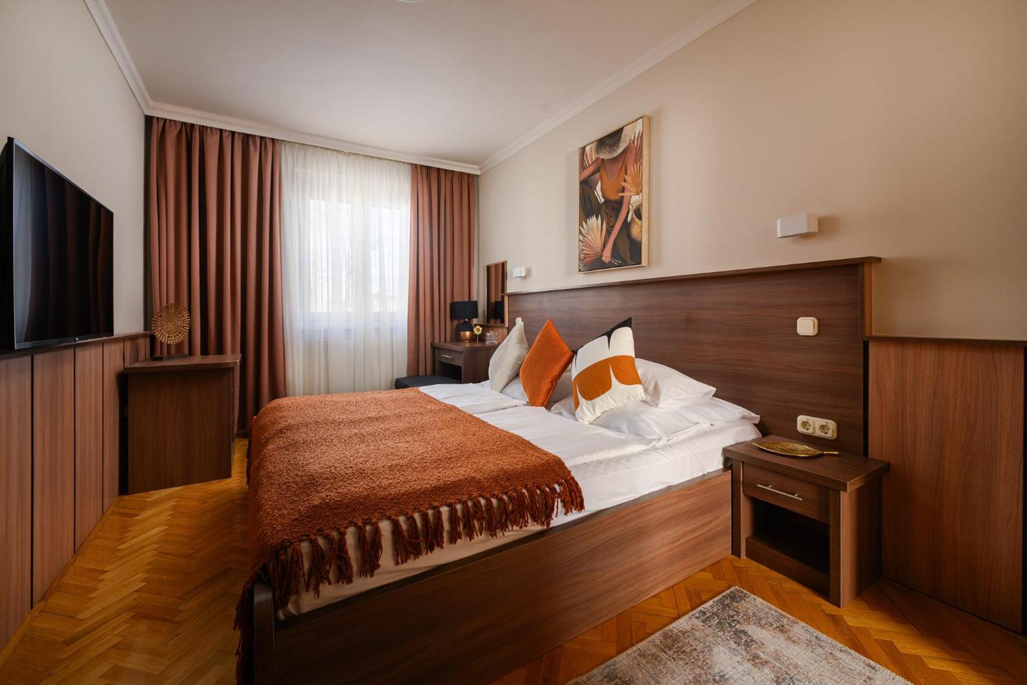 Szilfa Etterem Mariann Apartman Hajduszoboszlo Exterior photo